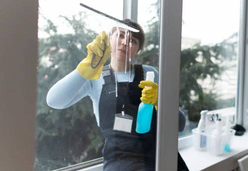 Nettoyage de vitres intérieures et extérieures à Charleval